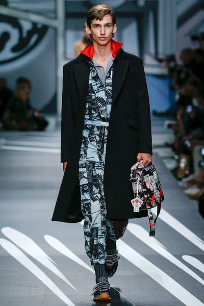 Look 30